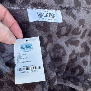 🆕 The Walking Company Grey Leopard Scarf machine washable cozy super soft